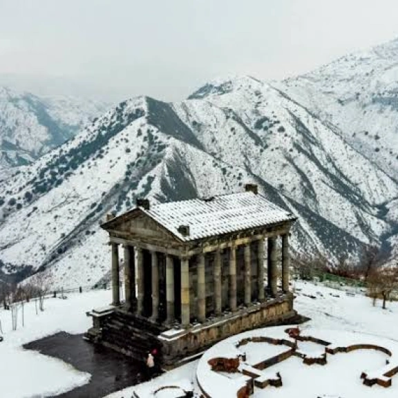 Фотография 1 - Храм Гарни, Симфония камней, Монастырь Гегард + мастер-класс по выпечке лаваша